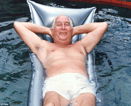 Ronnie Biggs in Pool